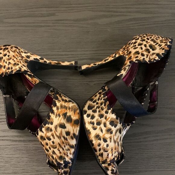 BKE Size 7 platform open toe strappy heels. Animal print - Picture 4 of 12